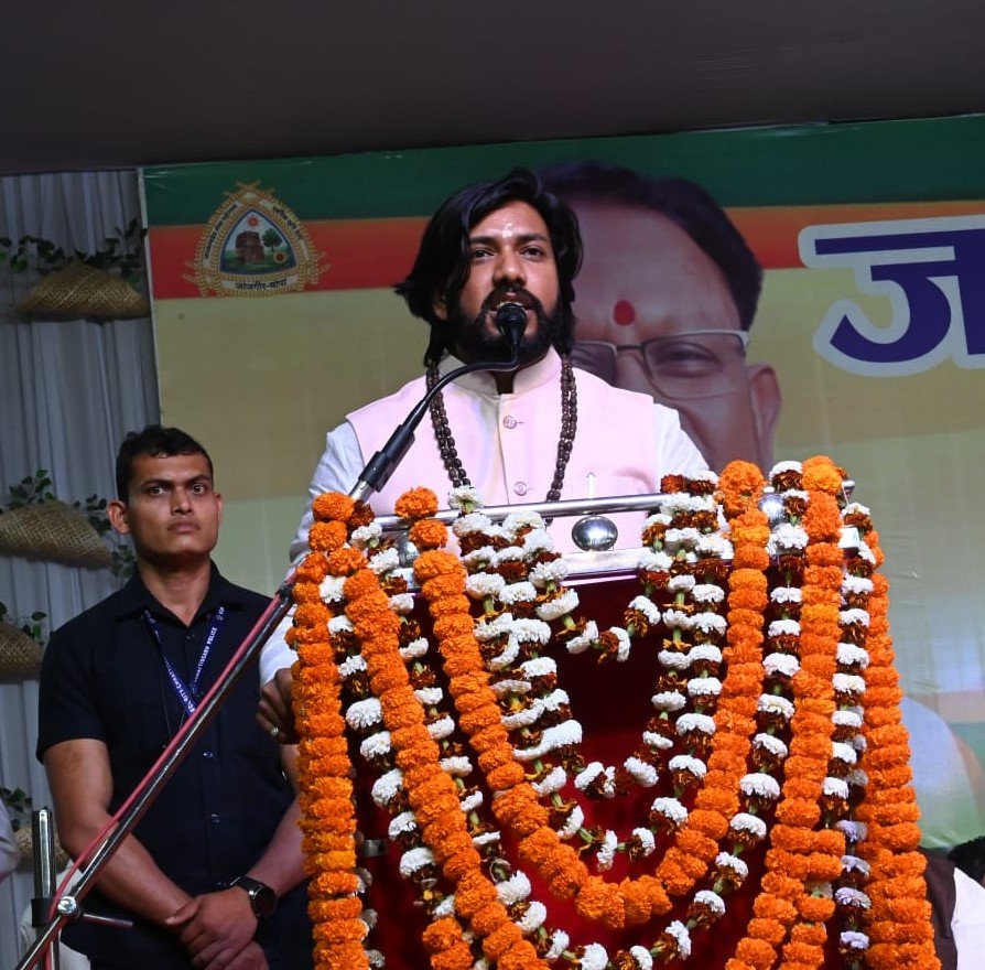 कौशल विकास तकनीकी शिक्षा मंत्री श्री गुरु खुशवंत साहेब के मुख्य आतिथ्य में तीन दिवसीय जाज्वल्यदेव लोक महोत्सव एवं एग्रीटेक कृषि मेला का हुआ समापन एग्रीटेक कृषि मेला 2026 से आत्मनिर्भरता और तकनीकी समृद्धि की नई राह खुलेगी - श्री गुरु खुशवंत साहेब आधुनिक तकनीक और लोक संस्कृति के संगम से विकसित छत्तीसगढ़ का संकल्प अतिथियों ने जाज्वल्या 2026 स्मारिका का किया विमोचन