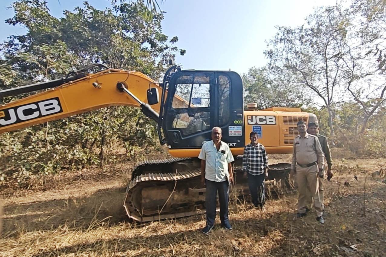 अवैध रेत उत्खनन पर की गई कार्रवाई: 02 चैन माउंटेन मशीन व 3  ट्रैक्टर  जब्त