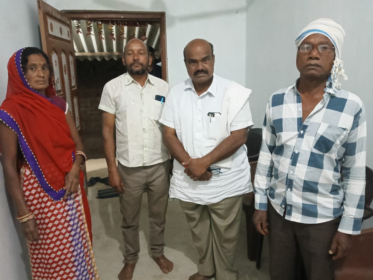 जांजगीर विधयाक ब्यास कश्यप ने मृतिका पूनम महंतके परिजनों से मुलाकात कर ढांढस बंधाया