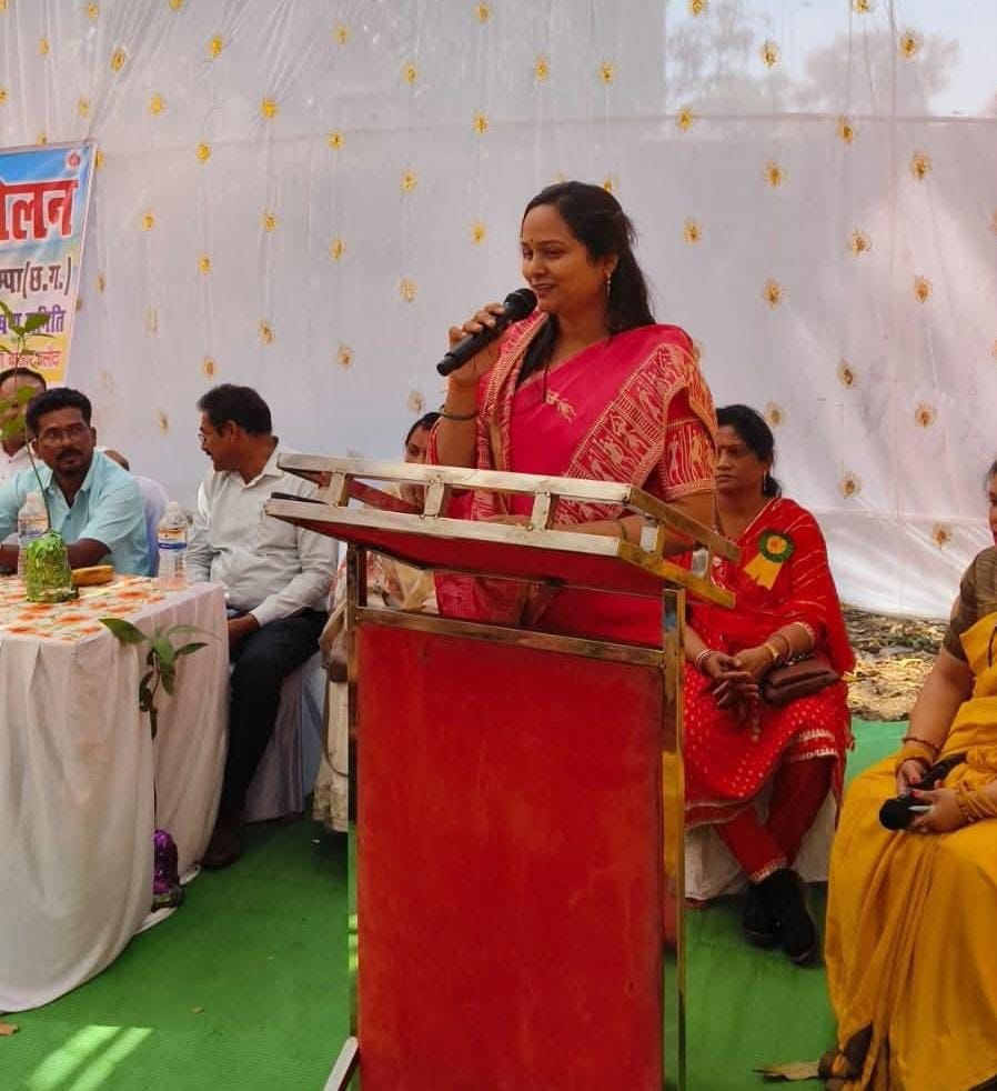 गाँवो में डॉक्टर की भूमिका निभाती हैं स्वास्थ्य मितानिन - इंजी. सत्यलता मिरी  स्वास्थ्य पंचायत सम्मेलन एवं जनसंवाद में शामिल हुई जिपं. अध्यक्ष