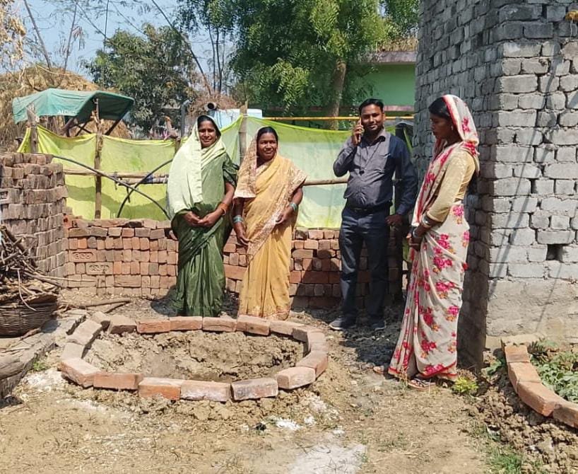 विश्व महिला दिवस पर जल संरक्षण का संकल्प, 8 मार्च को चलेगा विशेष जल संचय अभियान     अभियान के तहत गांव गांव में जल संचय जन भागीदारी से किए जा रहा सोक पिट का निर्माण