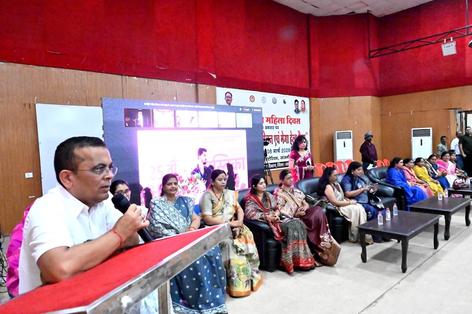 अंतर्राष्ट्रीय महिला दिवस पर जल संरक्षण की ली शपथ, गांव-गांव चला जल संचय जनभागीदारी अभियान  मोर गांव–मोर पानी अभियान की दिखी सार्थकता महिलाओं की भागीदारी से हो रहा सोक पिट , वॉटर हार्वेस्टिंग निर्माण