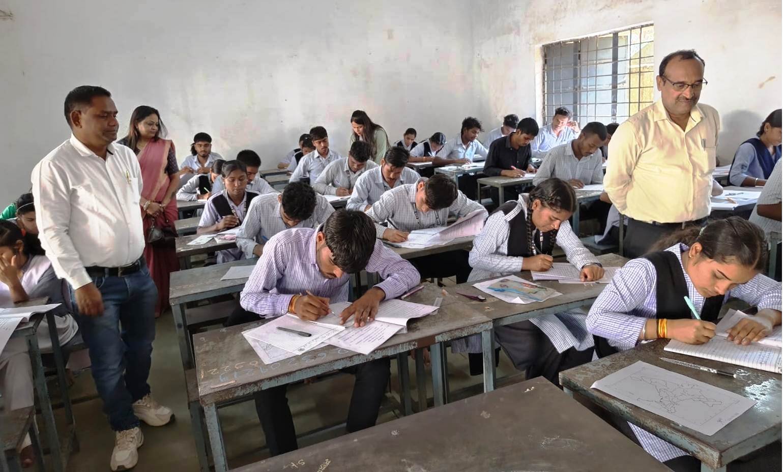 कक्षा 12 वीं की इतिहास, व्यवसाय अध्ययन, कृषि विज्ञान के तत्व एवं गणित एवं ड्राईग एंड पेंटिंग विषय की परीक्षा संपन्न