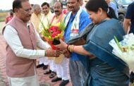 बिलासपुर स्थित मंथन सभागार, कलेक्ट्रेट में माननीय मुख्यमंत्री श्री विष्णु देव साय जी के साथ मुंगेली, गौरेला-पेंड्रा-मरवाही, बिलासपुर, सक्ती एवं सारंगढ़-बिलाईगढ़ जिलों के अधिकारियों की संयुक्त समीक्षा बैठक में हुई शामिल