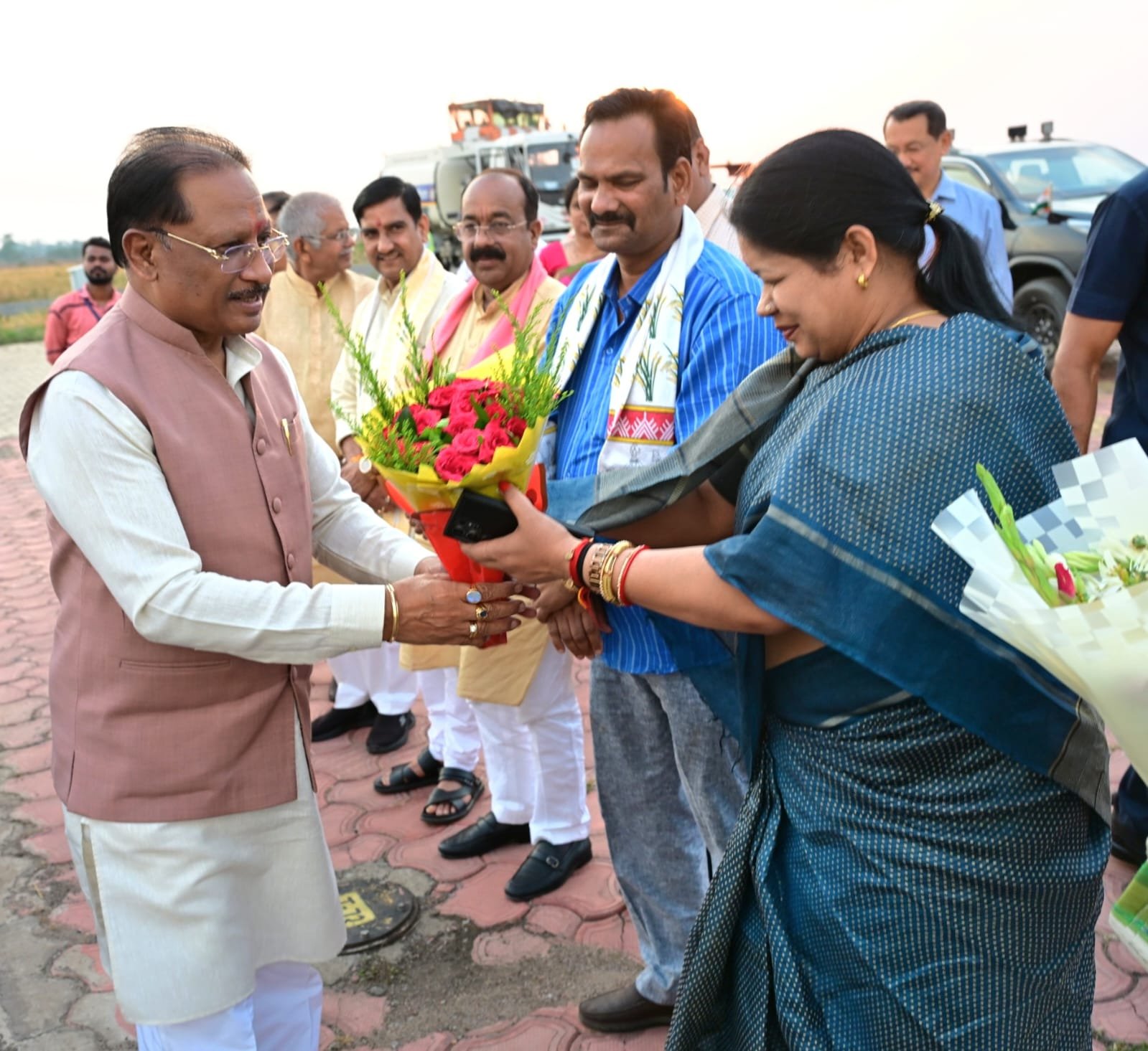 बिलासपुर स्थित मंथन सभागार, कलेक्ट्रेट में माननीय मुख्यमंत्री श्री विष्णु देव साय जी के साथ मुंगेली, गौरेला-पेंड्रा-मरवाही, बिलासपुर, सक्ती एवं सारंगढ़-बिलाईगढ़ जिलों के अधिकारियों की संयुक्त समीक्षा बैठक में हुई शामिल