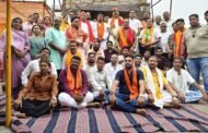 भारतीय जनता पार्टी के कार्यकर्ताओं ने मंदिर में किया : भजन कीर्तन 