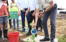 संभागायुक्त ने निर्माणाधीन मेडिकल कॉलेज का किया निरीक्षण   मेडिकल कॉलेज भवन, छात्रावास, ऑडिटोरियम सहित विभिन्न निर्माण कार्यों की प्रगति का लिया जायजा और  संभागायुक्त-कलेक्टर ने मेडिकल कॉलेज परिसर में किया पौधरोपण