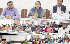 जिला पंचायत अध्यक्ष सत्यलता आनंद मिरी की अध्यक्षता में सभा की बैठक आयोजित,   कैम्पा मद से वृक्षारोपण कार्यों का होगा भौतिक सत्यापन, वन विभाग से मांगी विस्तृत रिपोर्ट   ग्रामीण क्षेत्रों में बिजली व्यवस्था सुधारने और ट्रांसफार्मर समस्या के स्थायी समाधान के निर्देश,   प्राथमिक स्वास्थ्य केंद्रों में 24 घंटे सेवाएं सुनिश्चित करने के निर्देश और  अधिकारियों की अनुपस्थिति पर गहरी नाराजगी व्यक्त की