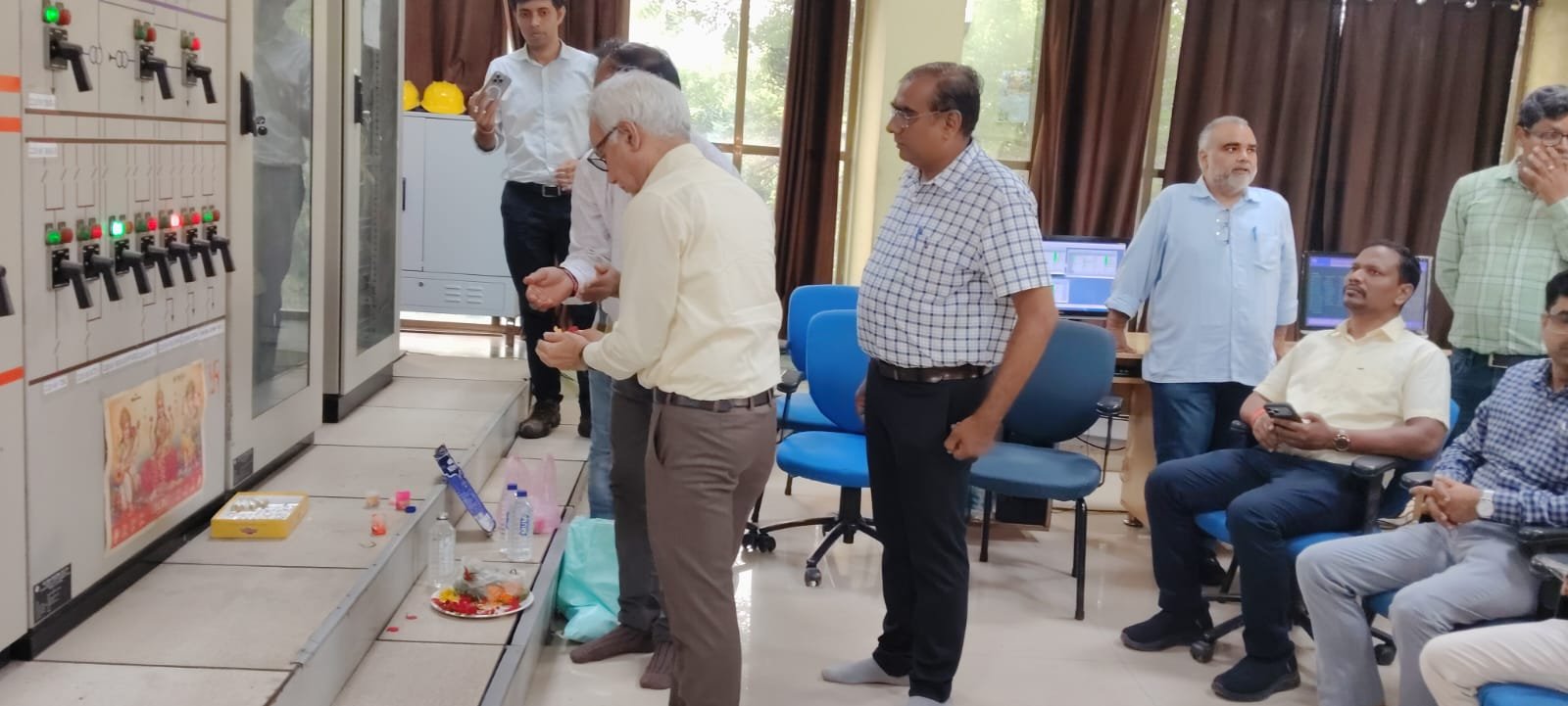 अब अटल बिहारी वाजपेयी ताप विद्युत गृह मड़वा से सीधे रोशन होगी राजधानी रायपुर     - राजधानी के सप्लाई ग्रिड से भी जोड़ा गया मड़वा संयंत्र     - 400 के.वी. रायता उपकेंद्र से दलदलसिवनी तक 220 के.वी. अति उच्च दाब डबल सर्किट लाइन हुई चालू  - घरेलू उपभोक्ताओं के साथ उरला, सिलतरा एवं मेटल पार्क के औद्योगिक क्षेत्रों को भी मिलेगा लाभ