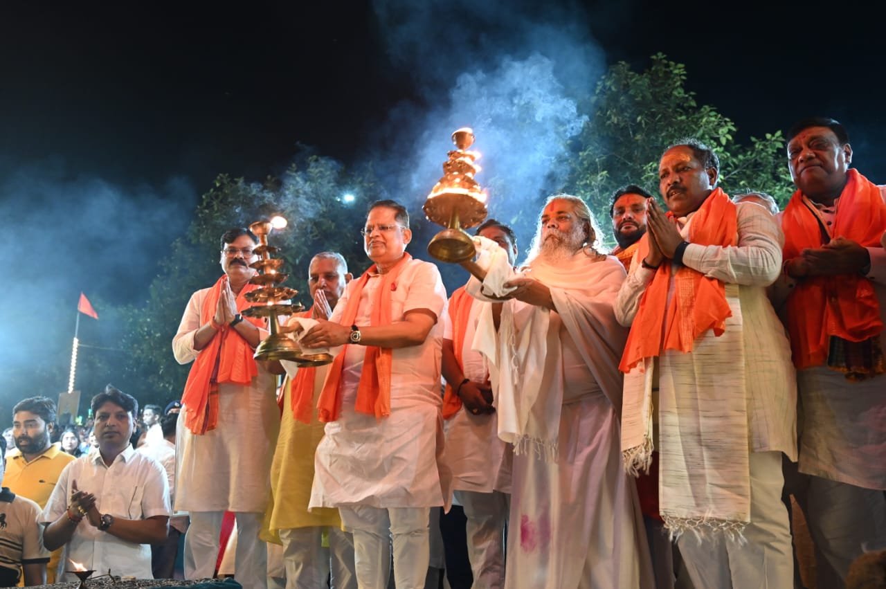 प्रधानमंत्री श्री मोदी के 76वें जन्मदिवस पर 1 लाख दीपों से आलोकित हुआ महानदी का पावन तट
