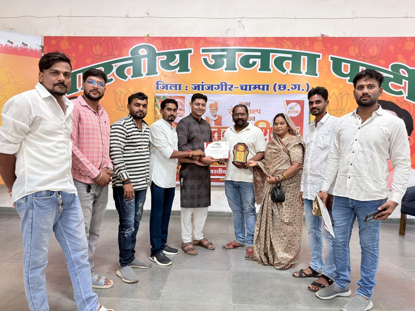 सेवा संकल्प अभियान के तहत भाजपा कार्यालय में रक्तदान शिविर और  युवा मोर्चा के कार्यकर्ताओं ने बढ़-चढ़कर किया रक्तदान, सेवा और समर्पण का दिया संदेश