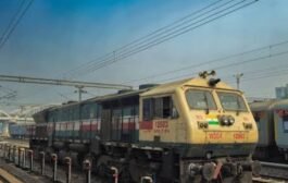 कई तरह की समस्याओं से जूझ रहे रेलवे के लोको पायलट,15 से 20 किलो का वजन लेकर तय करनी पड़ती है जिम्मेदारी फिर भी रेस्ट मिलता है कम