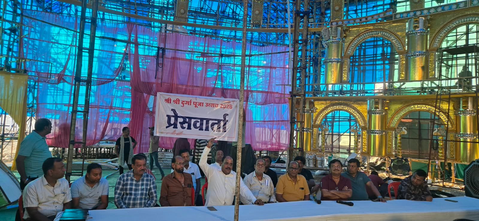 सोने चांदी से जड़ित महल पर विराजमान होगी मां दुर्गा 1 हजार से अधिक लोग एक बार में कर सकेंगे माता रानी के दर्शन