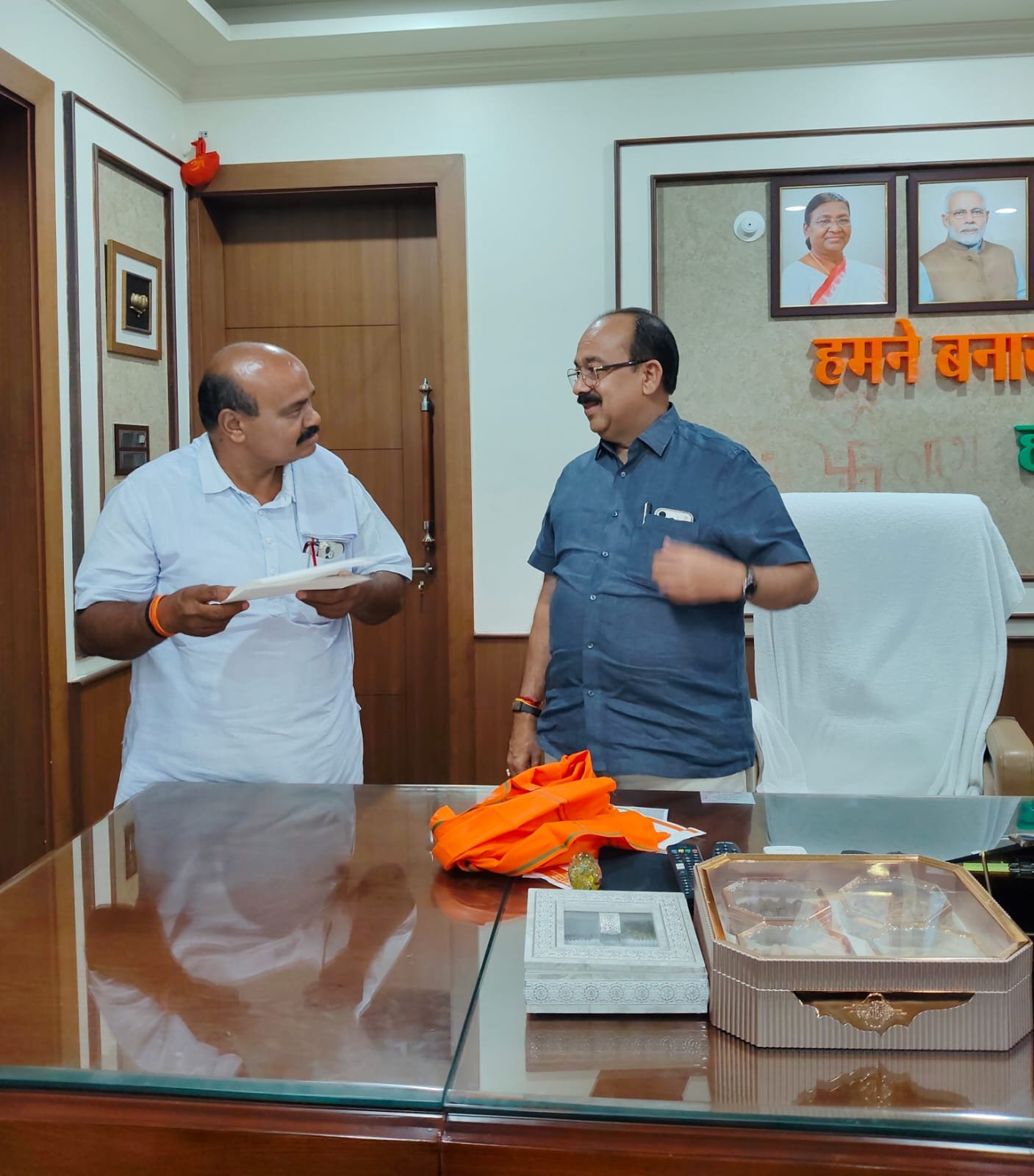 विधायक ब्यास कश्यप के प्रयासों को मिली सफलता, तीन नगरीय निकायों में 30 लाख के सामुदायिक भवन स्वीकृत,   जांजगीर-नैला, चांपा और नवागढ़ में बनेंगे सामुदायिक भवन; नगरीय प्रशासन मंत्री अरुण साव से की थी मांग और  जर्जर सड़कों की मरम्मत और नए पहुंच मार्गों के निर्माण का भी उठाया मुद्दा, मंत्री ने दिया शीघ्र स्वीकृति का आश्वासन