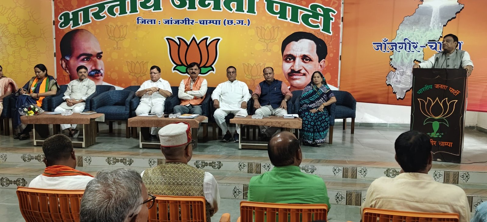 लोकतंत्र बचाओ, भीड़तंत्र हटाओ अभियान को लेकर भाजपा का शंखनाद, 4 नवंबर को जांजगीर में पदयात्रा-  नारायण चंदेल ने लोकतांत्रिक मूल्यों की रक्षा के लिए जनजागरण का आह्वान किया, राजेंद्र वैष्णव ने कार्यकर्ताओं से विधानसभा में कमल खिलाने के लिए जुटने कहा