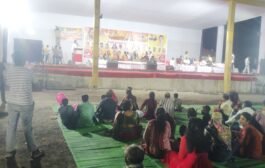 जांजगीर हाईस्कूल मैदान में आयोजित दशहरा महोत्सव में नेता मंच पर और जनता जमीन पर